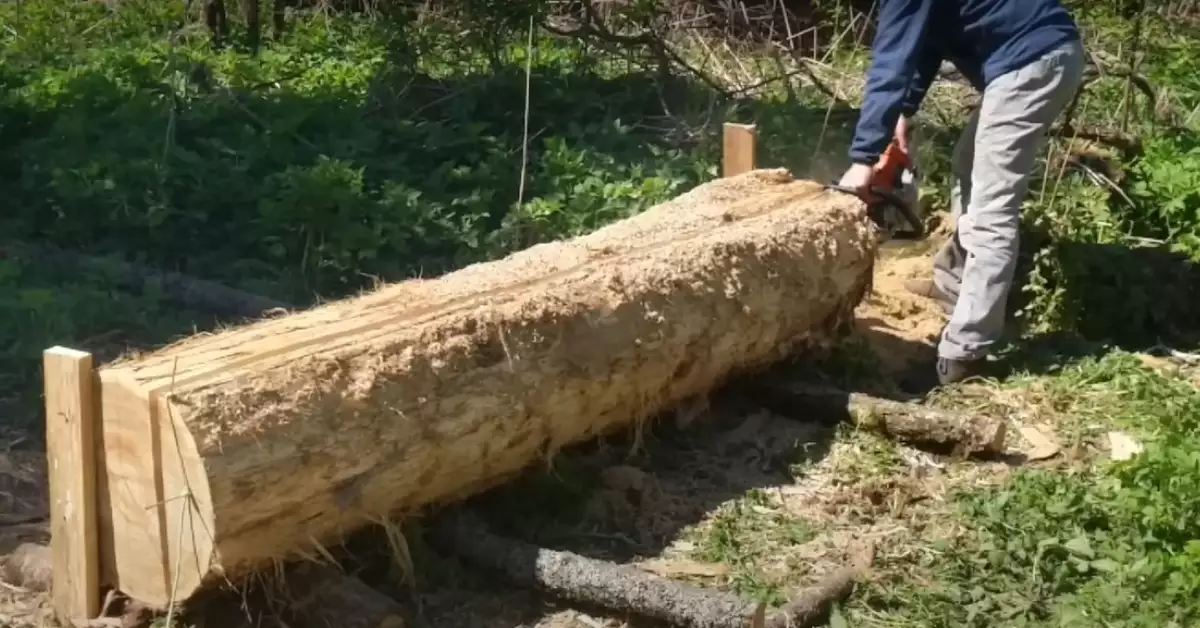 How To Cut Wood Slabs With A Chainsaw Mill By Following Meek Tips!