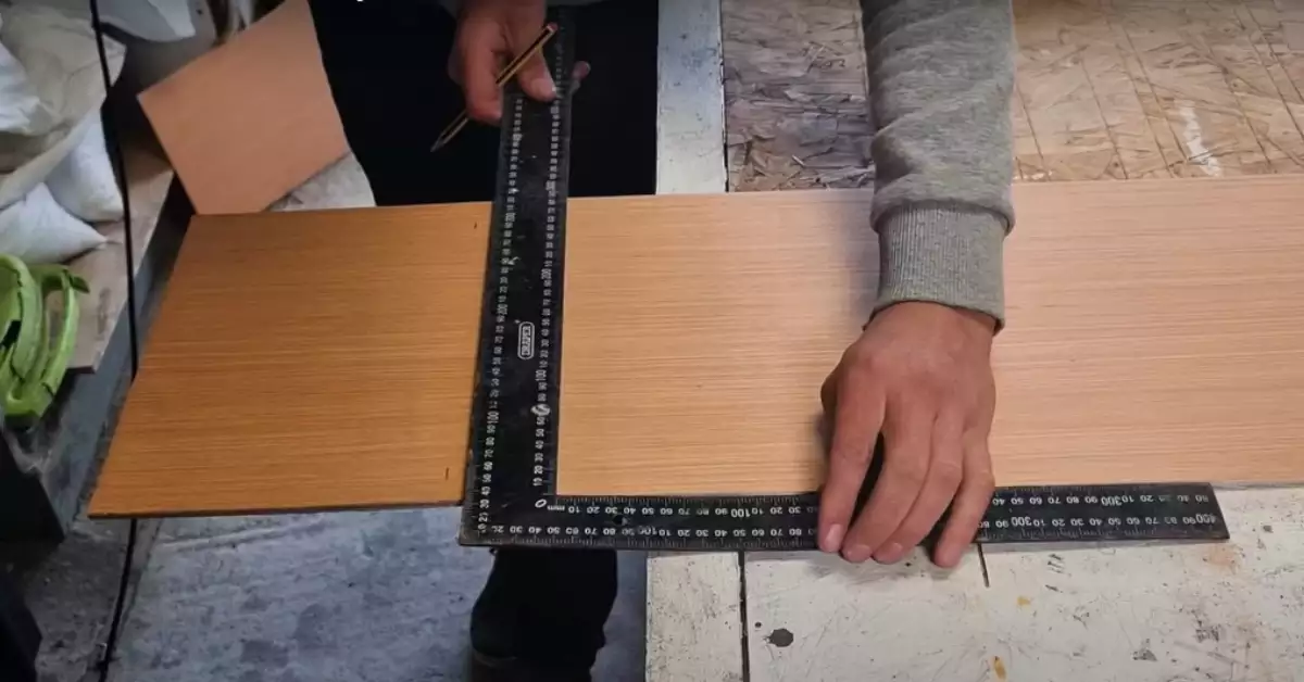 How to Cut Plywood with a Hand Saw & Avoid Splitters?