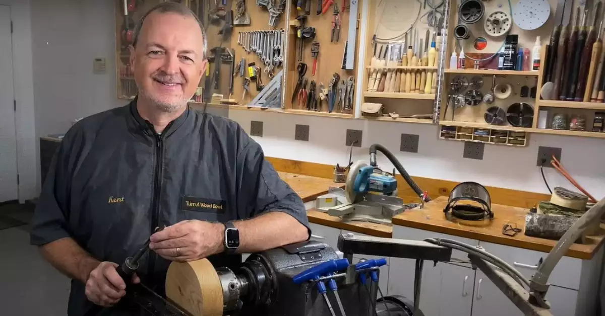 How to Use a Bowl Gouge on a Wood Lathe Like A Pro